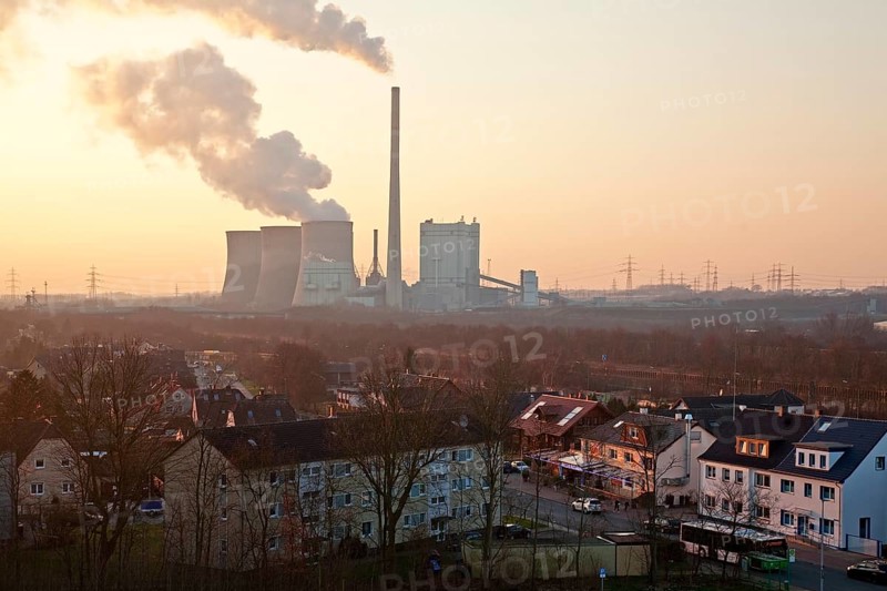 Housing estate with the Gersteinwerk power plant