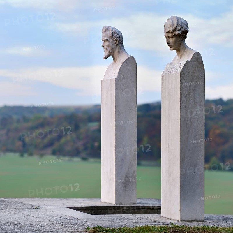 Max Klingers grave in the flower ground near Grossjena
