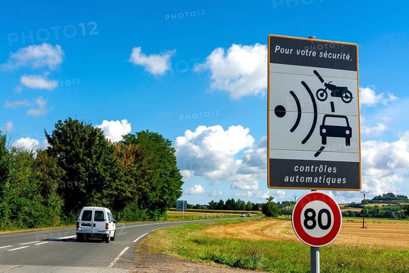 Sign of speed limit reduced to 80 km/hour and radar speed check