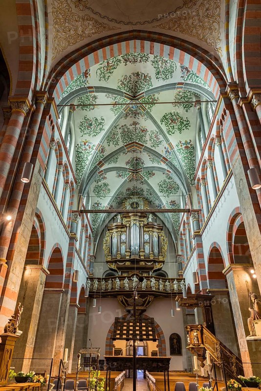 Nave with organ