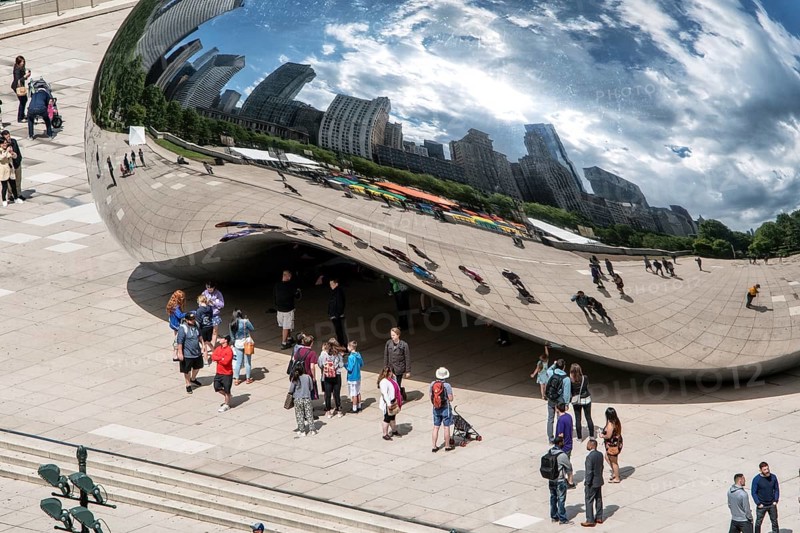 Mirroring sculpture Cloud Gate