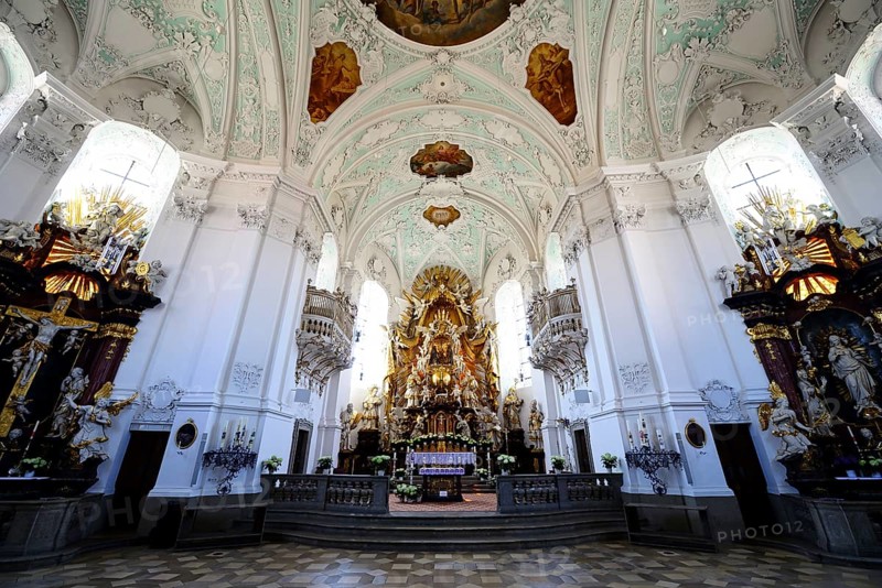 Ceiling frescoes and altar of grace