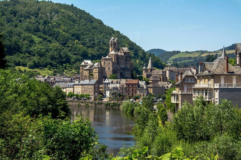 View on village of Estaing on river Lot