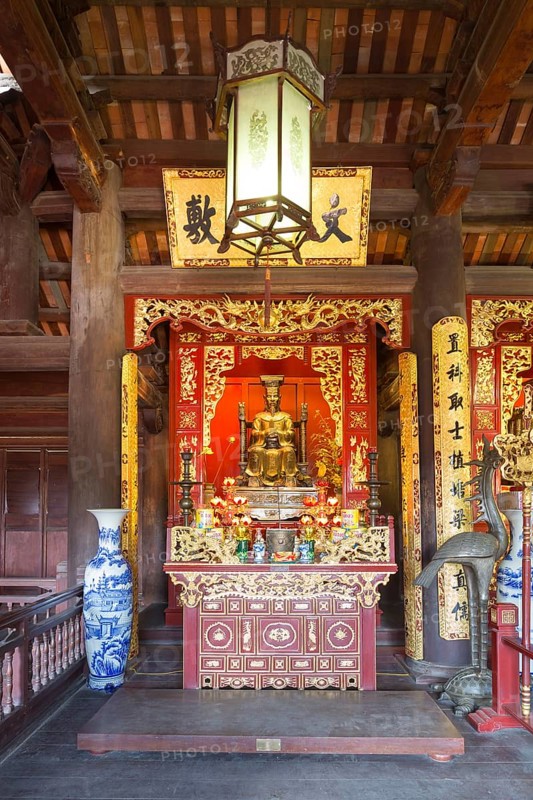 Shrine dedicated to an emperor of the Ly dinasty