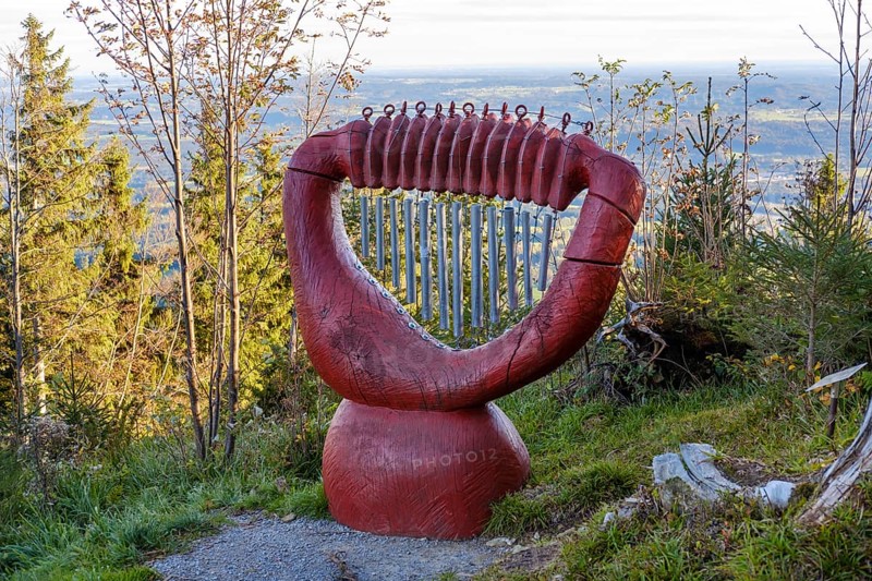 Sculpture Red Harp by artist Jurn Ehlers