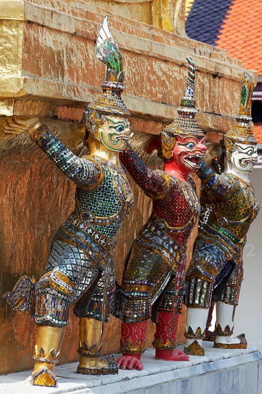 Monkey figures as caryatids