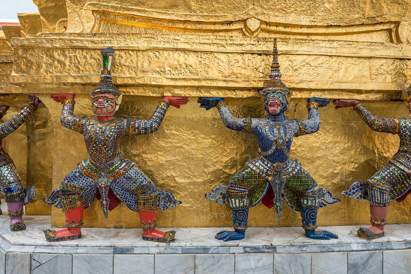 Yaksha figures