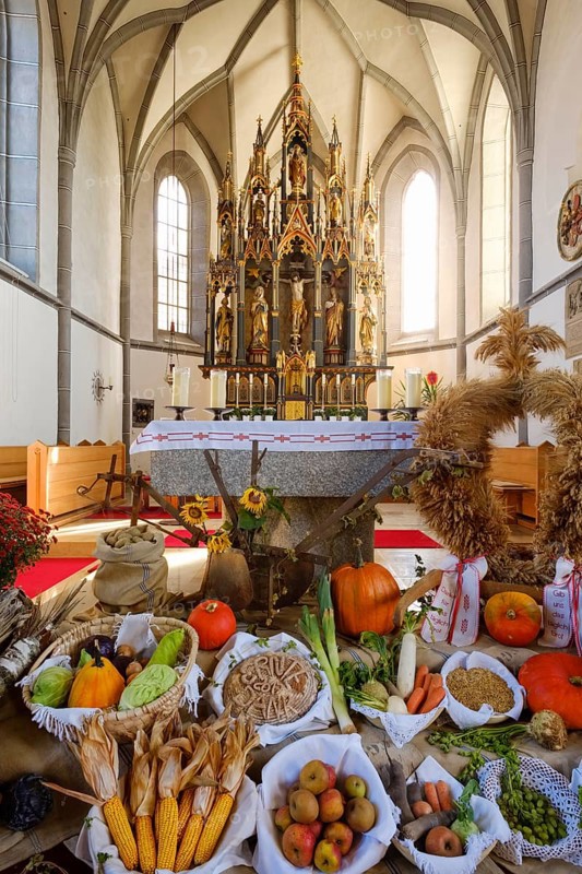 Decorated altar for thanksgiving