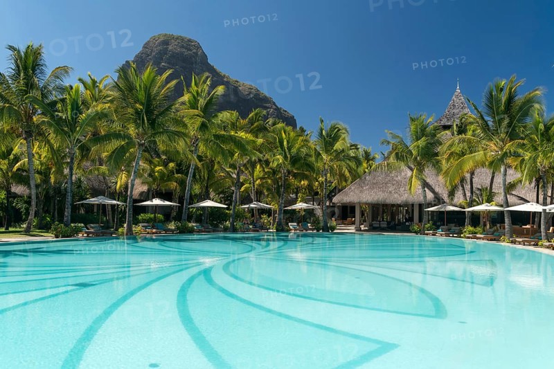 Pool of the Hotel Dinarobin Beachcomber