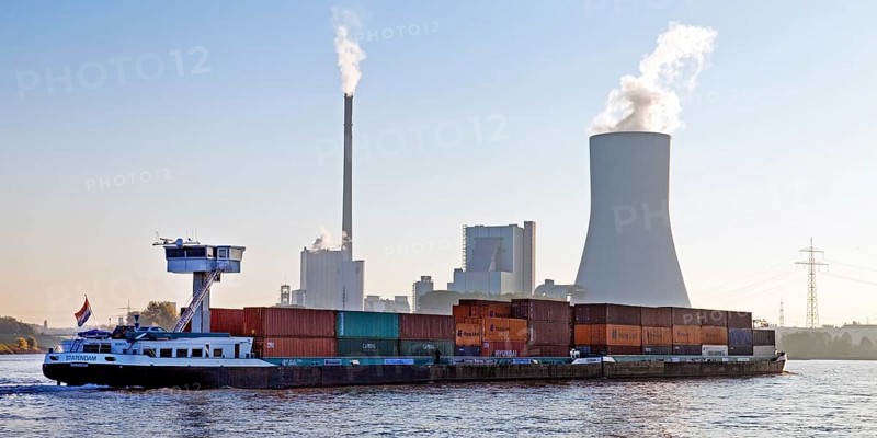 Container ship on the Rhine in front of the Duisburg-Walsum power station