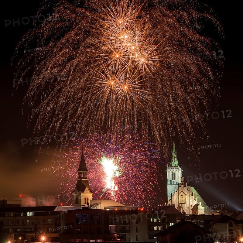 Fireworks over Schwaz on New Year's Eve with Spitalskirche and parish church