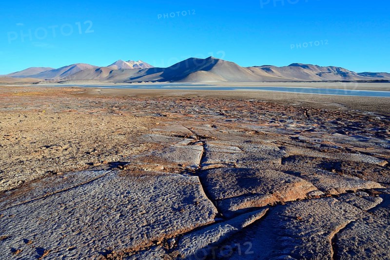 Lagune Salar de Talar mit den Bergen Cerros de Incahuasi