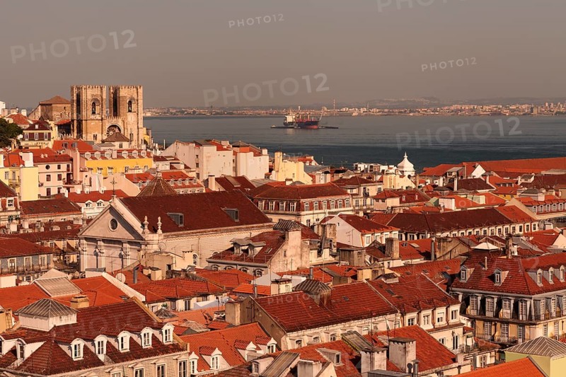 View over rooftops and cathedral Se Patriarcal