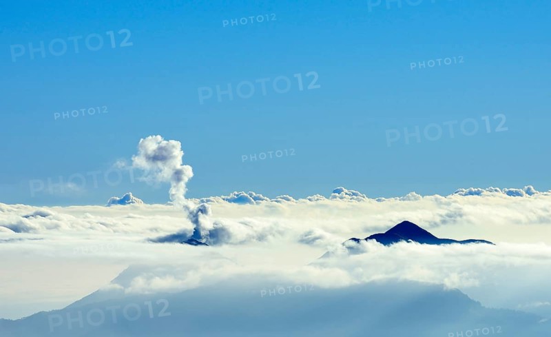 View of cloud cover from the summit of Shiroumadake