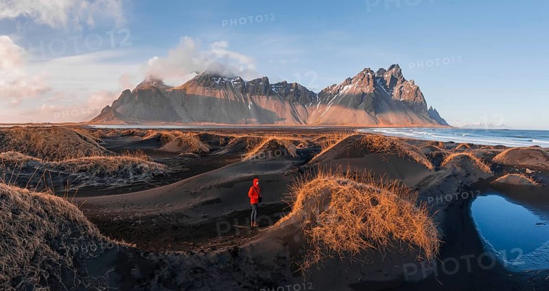 Evening atmosphere at the long lava beach