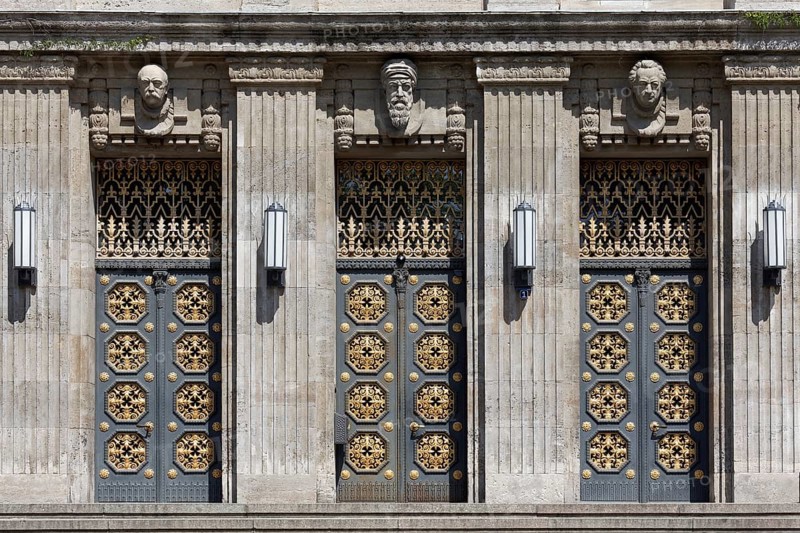Portal with busts of Bismarck
