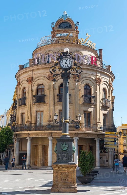 Round building El Gallo Azul with clock