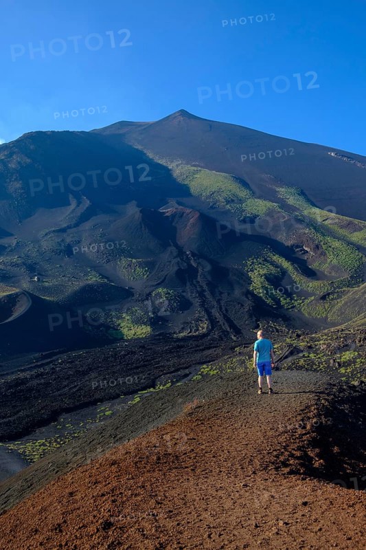 Hikers at the crater Silvestri
