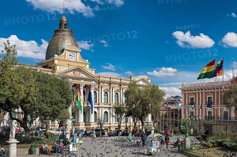 Plaza Murillo with courthouse