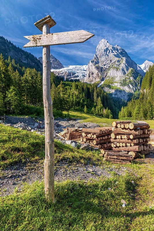 Trekking signpost in the area around Mount Wellhorn