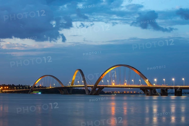 The Juscelino-Kubitschek bridge spans Lake Paranoa