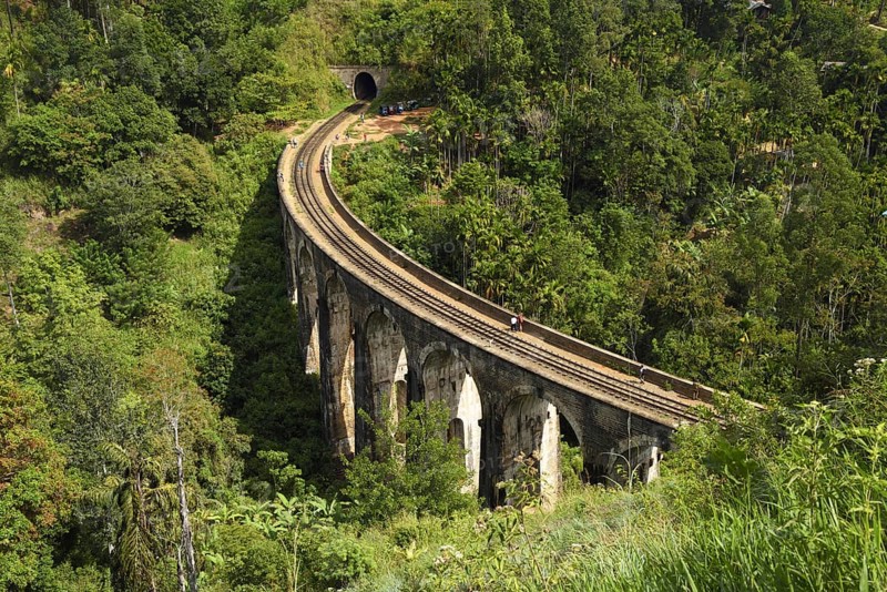 Nine Arches Bridge in the highlands near Ella