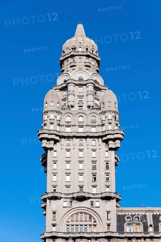 Palacio Salvo in Art Deco style