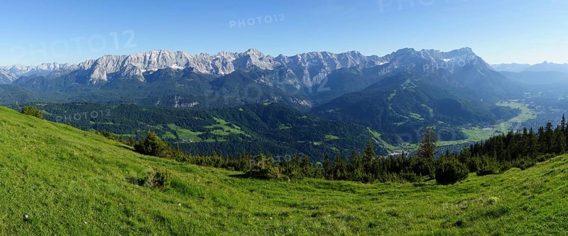 Wetterstein range with three-port peak