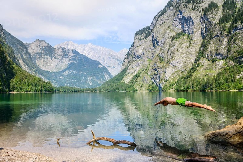 Young man jumps into Lake Obersee
