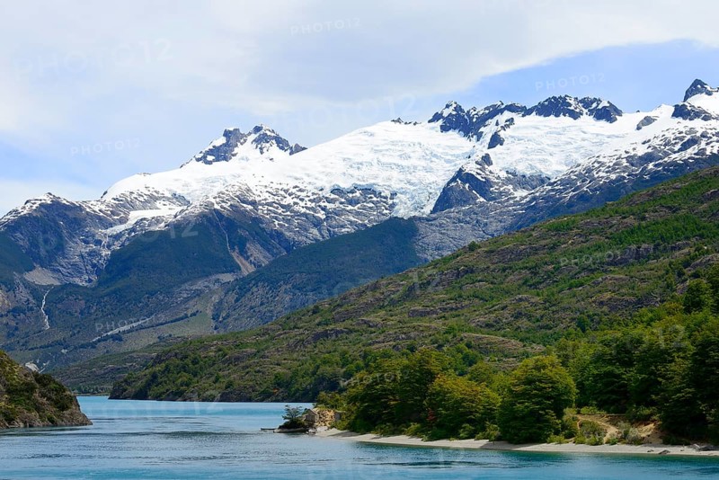 Isthmus between Lago General Carrera and Lago Bertrand