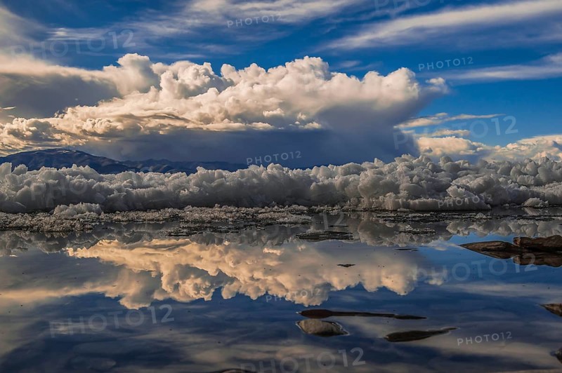 Ice structures with water reflection at the Khuvsgul Lake
