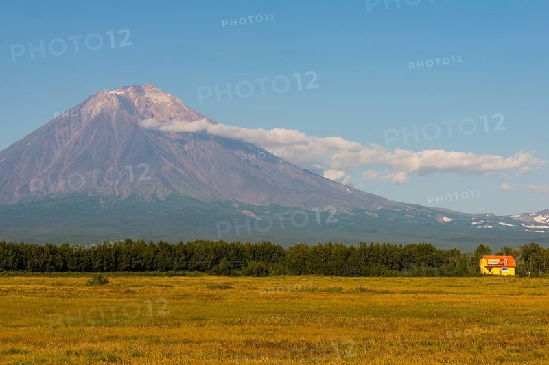 Little hut before the Avachinskaya Sopka volcano