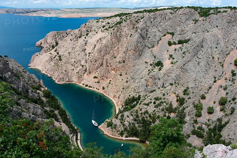 Zavratnica Bay