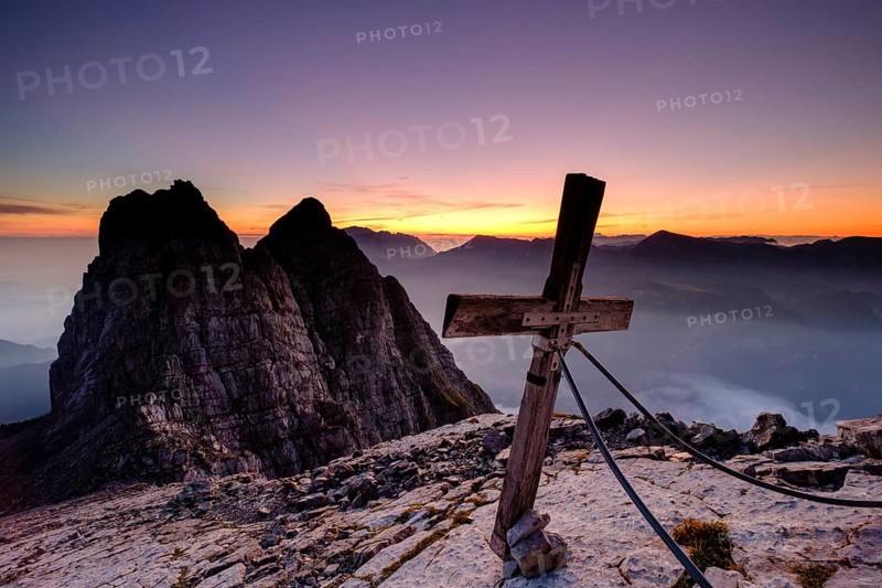 Summit cross of the third Watzmannkind in front of first and second Watzmannkind