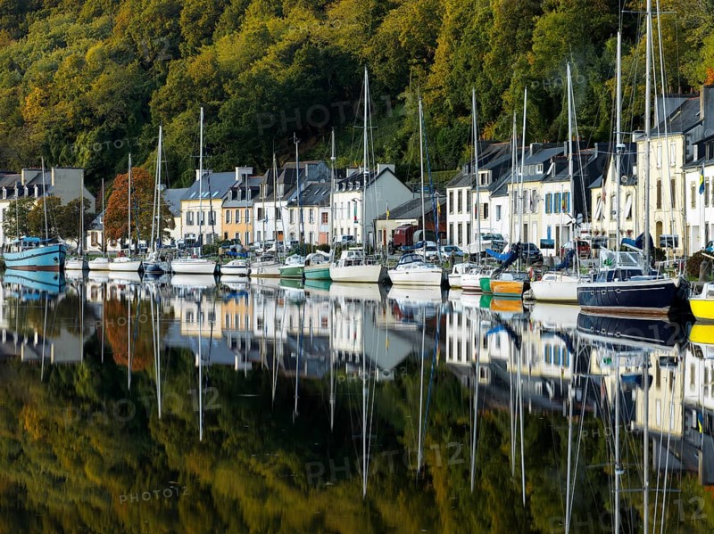 Boats on the banks of the Aulne