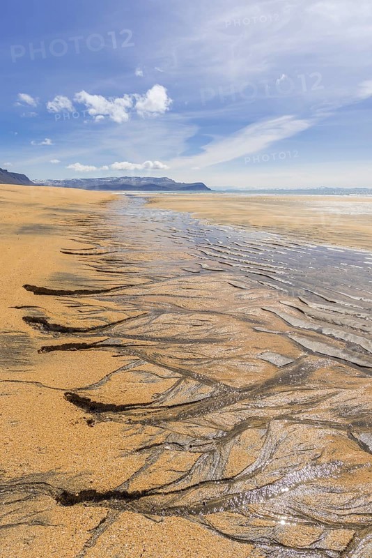 Sand structure with ripple at low tide