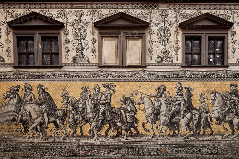 Mural of the Prince's procession on the facade