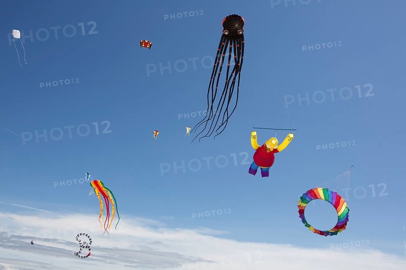 Octopus figur and other figures as kites