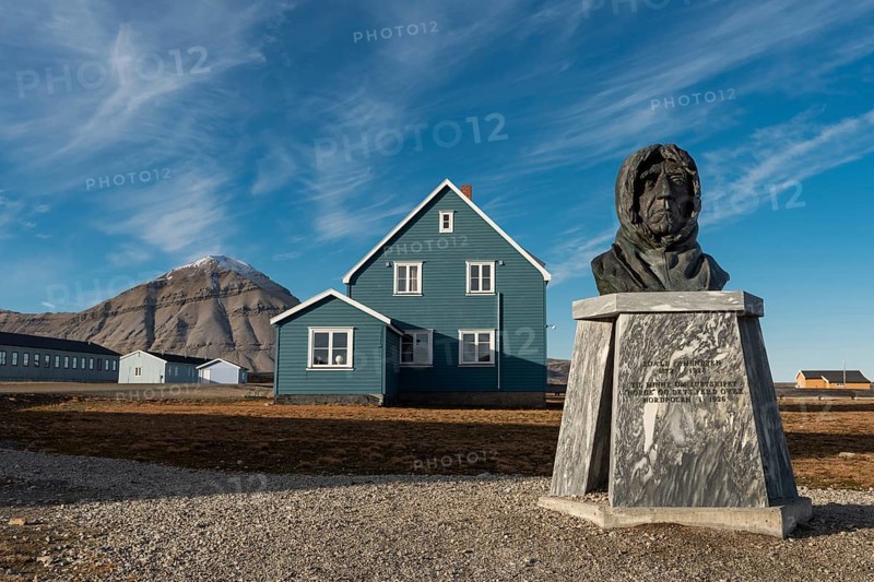 Bust of the Norwegian polar explorer Roald Amundsen in front of the German Koldewey Research Station for Arctic and Marine Research