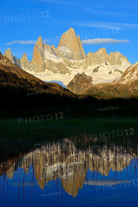 Cerro Fitz Roy in the morning light is reflected in Lago de Los Tres