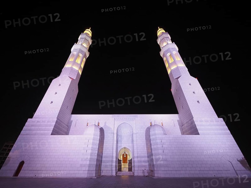 Night view of the Mohammed Al Ameen Mosque with minaret
