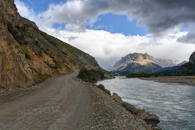 Road to the Lago del Desierto at the Rio de las Vueltas