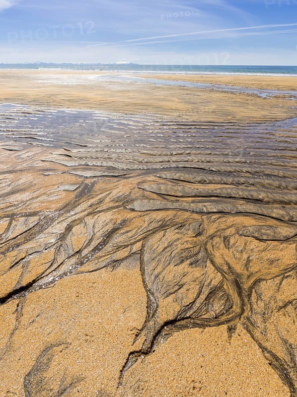 Sand structure with ripple at low tide
