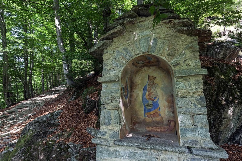 Wayside shrine on the hiking trail between the mountain villages of Rasa and Bordei
