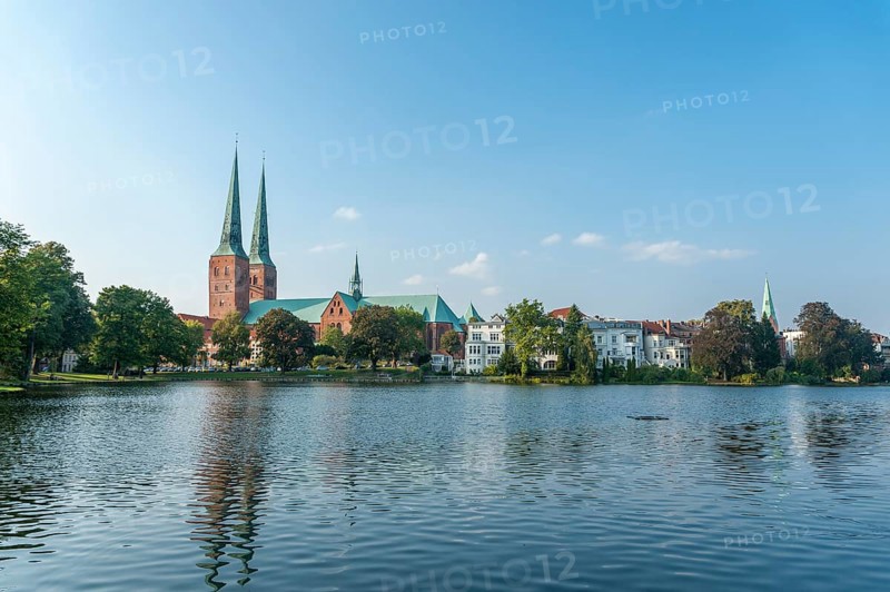 View over the Muhlenteich to the cathedral