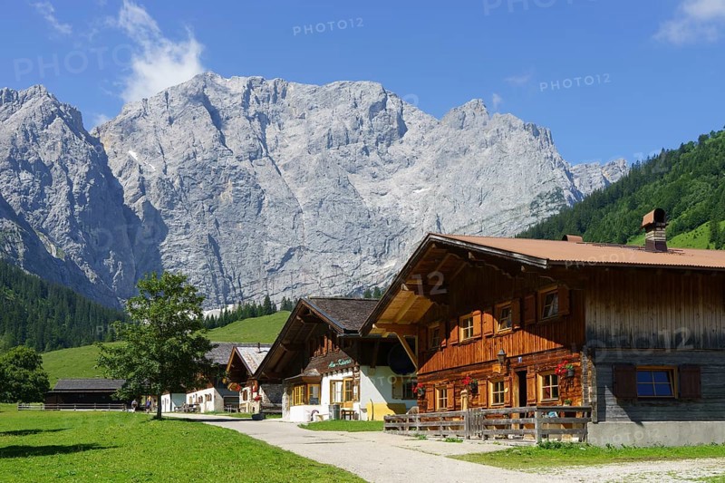 Engalm in front of Grubenkarspitze