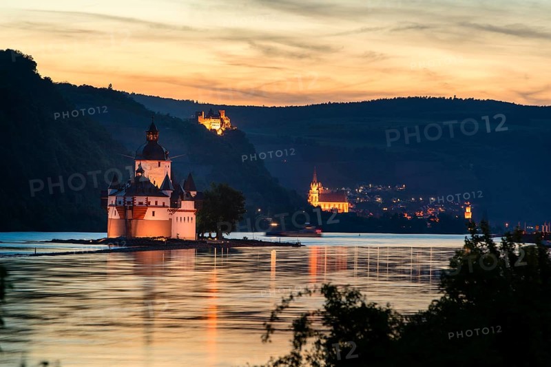 Pfalzgrafenstein Castle in front of Oberwesel with Liebfrauenkirche and Schonburg Castle