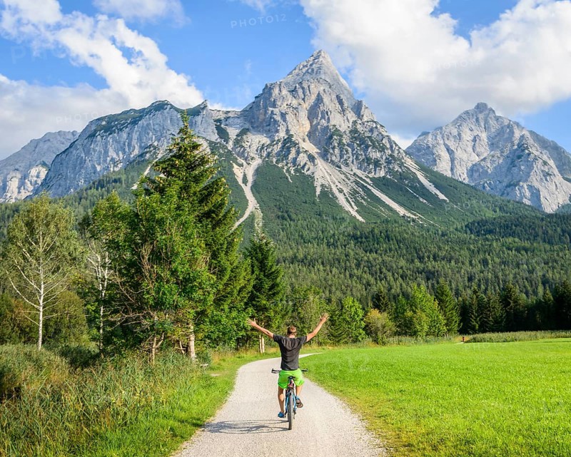 Cyclist with mountain bike rides hands-free