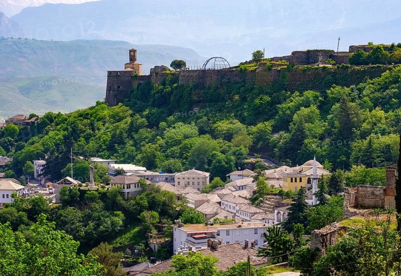 Qafa e Pazarit bazaar district and castle