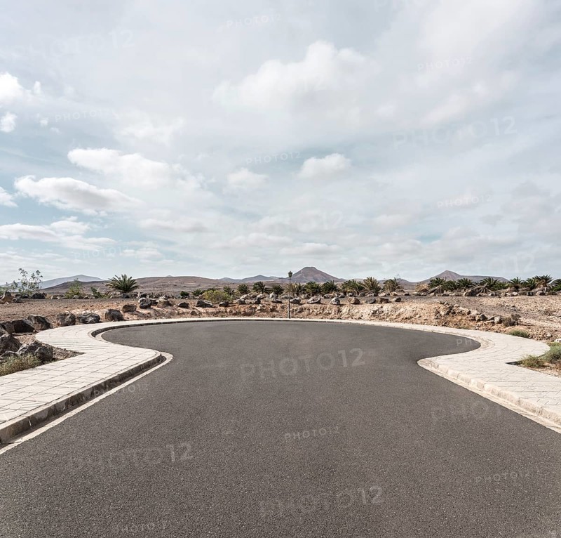 Dead-end street with turning possibility in Puerto Calero